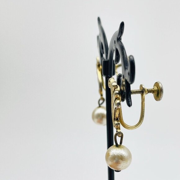 Fluted Scroll Pearl Drop Earrings Gold Tone Screw Back Classic Career Cosplay - Picture 6 of 9